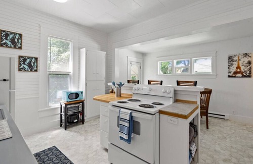 Market District House | The White Lotus: 2 mi to U of O/Downtown