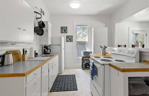 Market District House | The White Lotus: 2 mi to U of O/Downtown