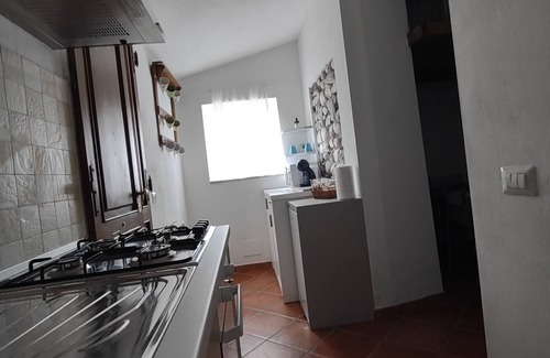 Ortonovo House | The White Willow vacation home surrounded by greenery