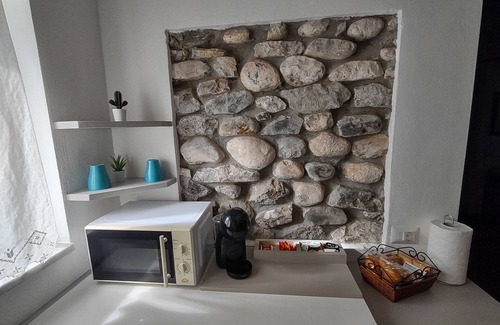 Ortonovo House | The White Willow vacation home surrounded by greenery