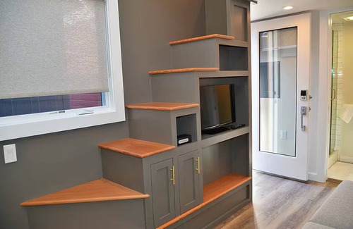 Alphabet Historic District Hotel | The Wiedler - Charming Tiny Home - AC, WiFi in the heart of the action!