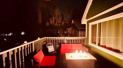 Sugarloaf House | The Wildflower Cottage with AC Firepit with BBQ!