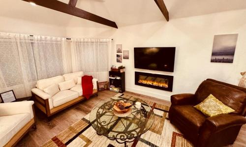 Sugarloaf House | The Wildflower Cottage with AC Firepit with BBQ!