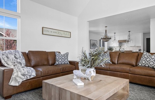 McCall House | 《𝒯𝒽ℯ 𝒲𝒾𝓁𝓁ℴ𝓌》at McCall - New Home close to everything!