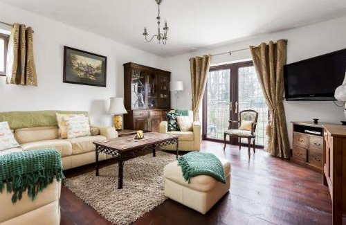Christchurch House | The Willows - Charming Railway Woodland Cottage with Log Burner