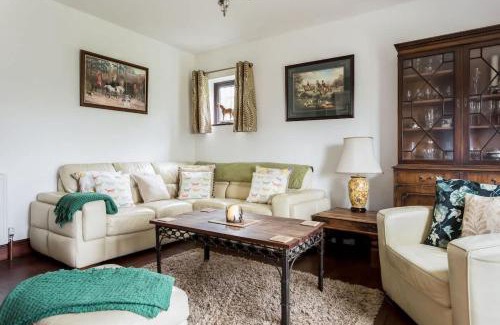 Christchurch House | The Willows - Charming Railway Woodland Cottage with Log Burner