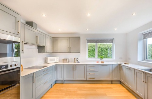 South Molton House | The Willows - Two Bedroom House, Sleeps 4