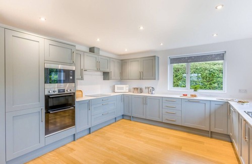 South Molton House | The Willows - Two Bedroom House, Sleeps 4