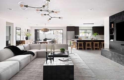 Cranbrooke Manor Villa | The Wilshire: New 7BD/5BA Luxury Villa Retreat [Heated Pool/Hot Tub Included]