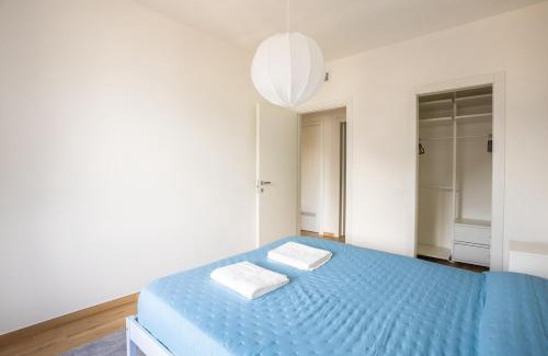 Brusimpiano House | The Window on the Lake - Balcony Beaches Playground