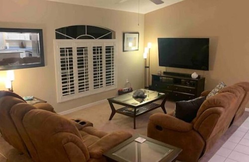 Joel House | "The Windy Palm" w king suite to pool