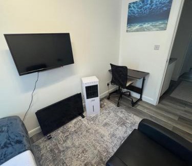 Birmingham House | The Wing Home Stay