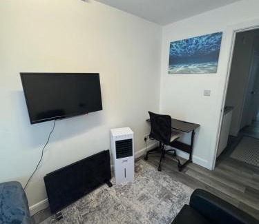 Birmingham House | The Wing Home Stay