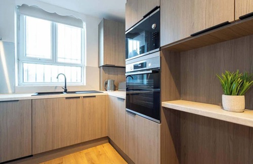 Withington Condo | The Withington 3Bed & 2Bath Close To Christies