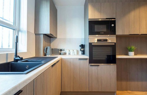 Withington Condo | The Withington 3Bed & 2Bath Close To Christies