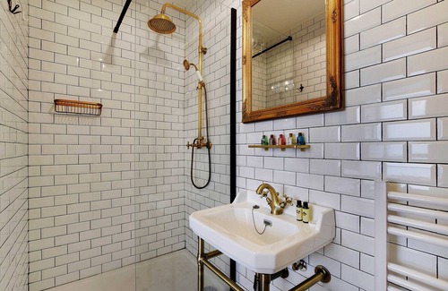 Saint-Lambert Apartment | The Wizard's Studio!