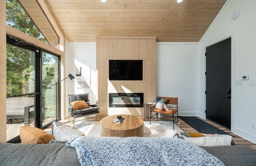 Hot Springs Cabin | The Woodcutter Cabin, Hot Tub, Mountain