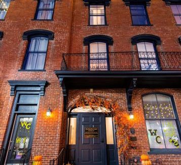 Versailles Hotel | The Woodford Hotel