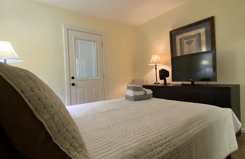 Grogan's Mill House | The Woodlands Superb Location, peaceful nature Guest Suite