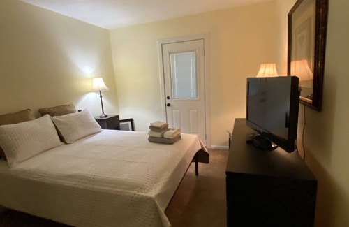 Grogan's Mill House | The Woodlands Superb Location, peaceful nature Guest Suite