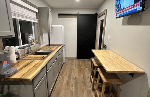 New Glasgow Cottage | The Woodlot Cabin # 1(Coyote Den) Hot tub , cold plunge close to Cavendish