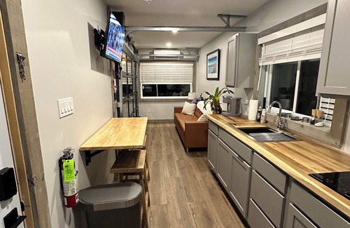 New Glasgow Cottage | The Woodlot Cabin # 1(Coyote Den) Hot tub , cold plunge close to Cavendish