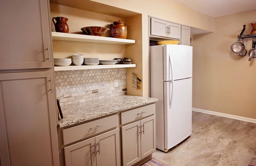 Berea House | The Woods - Hot Tub - Dog-Friendly - Near Town & Trails -3 bedrooms - 2 baths