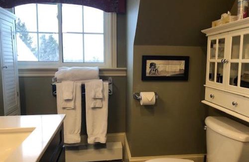 Gananoque Hotel | The Woodview Inn