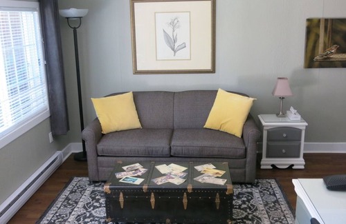 Gananoque Hotel | The Woodview Inn