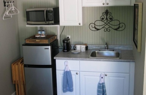 Gananoque Hotel | The Woodview Inn