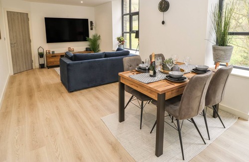Cartworth Apartment | THE WOOLERY, family friendly in Holmfirth