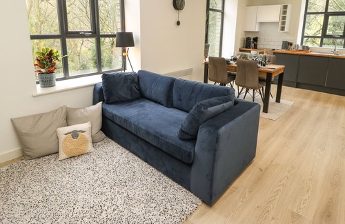 Cartworth Apartment | THE WOOLERY, family friendly in Holmfirth