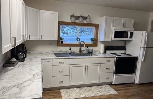 Deadwood House | “The Yellow Door” perfectly located 2 bedroom 1 bath home, downtown Deadwood