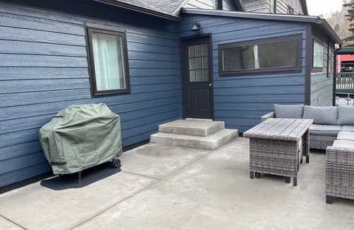 Deadwood House | “The Yellow Door” perfectly located 2 bedroom 1 bath home, downtown Deadwood