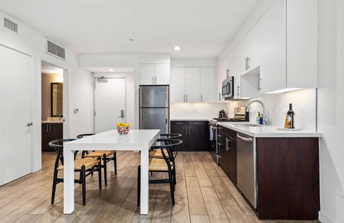 Carthay Circle Condo | The Zebra One-Bedroom Suite