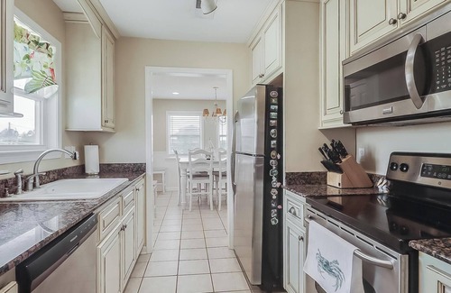 Shoreline Park House | "The Zion" - 2 Bedrooms 2 Bath Tiki Hut Private Boat Launch