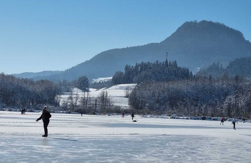 Karnburg Condo | The1st Guesthouse "Lake View Guest Rooms"