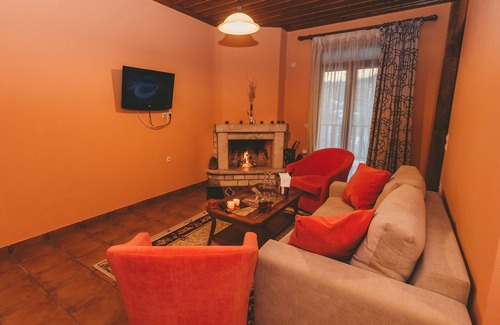 Vitina Hotel | Thea Mainalou