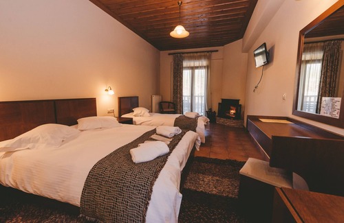 Vitina Hotel | Thea Mainalou