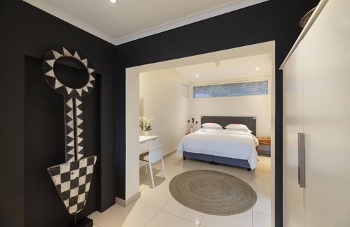 Paradise Hotel | THEBLOEM