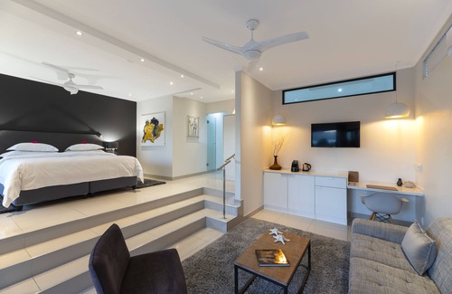 Paradise Hotel | THEBLOEM