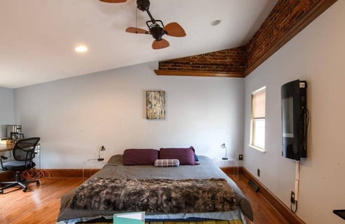 Southwark House | *THEE TREEHOUSE* , Queen Village, PennsLanding, Metro Unit 1856