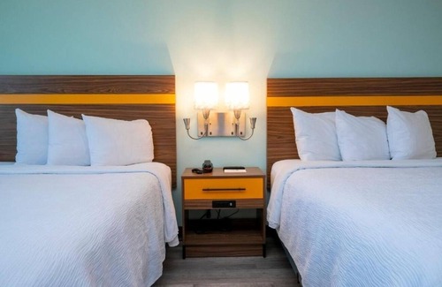 Florida Central Atlantic Coast Hotel | Theme Park Getaway! Pool, Minutes to Universal, Premium Outlets, SeaWorld