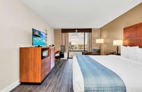 Florida Center Hotel | Theme Park Lover's Dream! Outdoor Pool + Free Parking | Near Orlando Theme Park