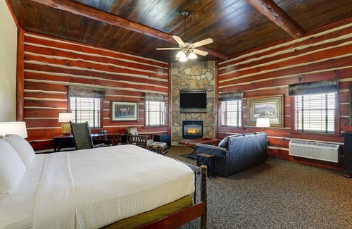 Columbia Hotel | Themed Suite w/Whirlpool & Fireplace! Stoney Creek Columbia | 3 Units