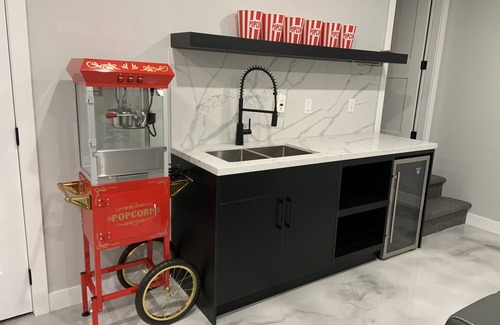 Promontory Villa | #TheMonopolyHouse-Private acreage/Bar/Arcade/Gym/HotTub/Sauna/Sports court/golf