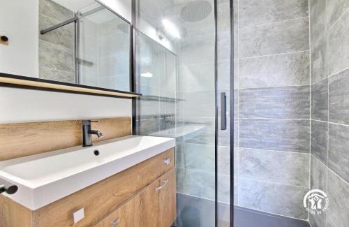 Belz House | Theo
