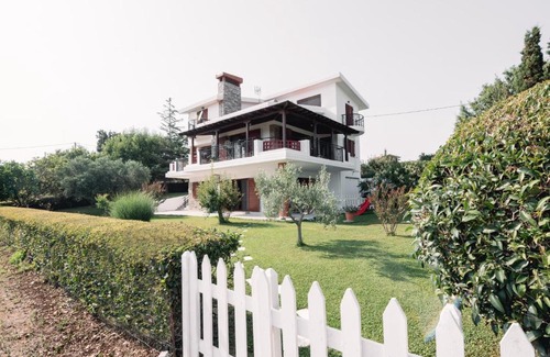 Alexandroupoli Apartment | Theoni’s country house with garden and sea view