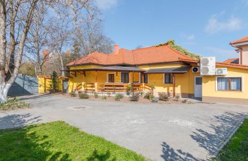 Baile Felix House | Thermalis Grove Entire House