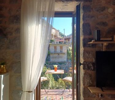 Trikolonoi Apartment | Theta Guesthouse